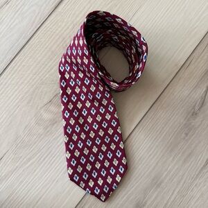 Elegant Burgundy Brooks Brothers Patterned Tie - All Silk